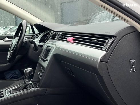 Volkswagen passat b8 2017 белый - фото 13