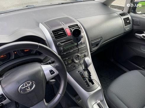 Toyota Auris 2010 - фото 12