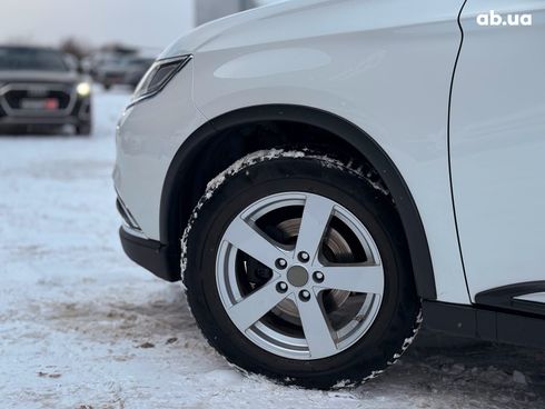 Mitsubishi Outlander 2016 белый - фото 14