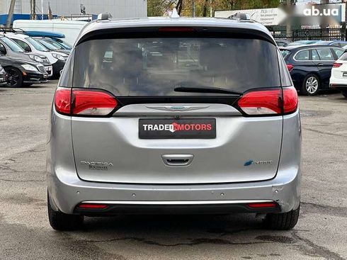 Chrysler Pacifica 2017 - фото 14