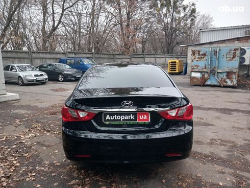 Hyundai Sonata 2011 черный - фото 6