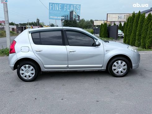 Dacia Sandero 2011 серебристый - фото 8