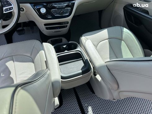 Chrysler Pacifica 2017 красный - фото 125