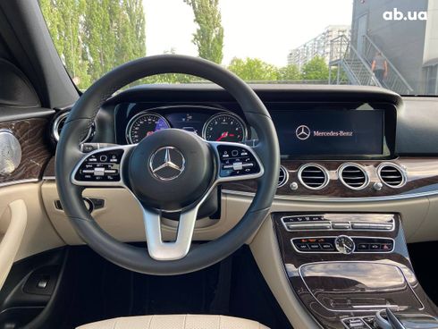Mercedes-Benz E-Класс 2019 красный - фото 18