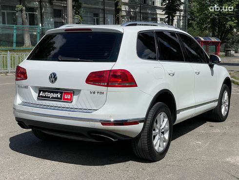 Volkswagen Touareg 2015 белый - фото 7