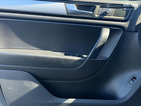 Volkswagen Touareg 2011 серый - фото 37