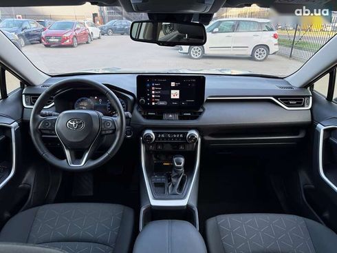 Toyota RAV4 2023 - фото 21