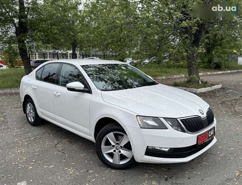 Skoda Octavia 2018 - фото 13