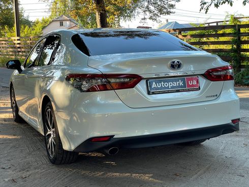 Toyota Camry 2022 белый - фото 12