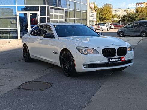 BMW 7 серия 2012 белый - фото 8