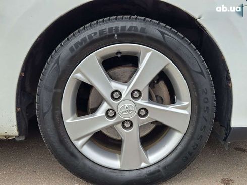 Toyota Auris 2011 - фото 17