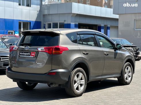 Toyota RAV4 2014 коричневый - фото 4