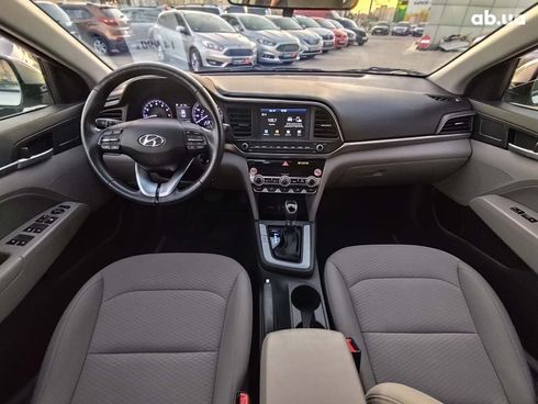 Hyundai Elantra 2019 серый - фото 30