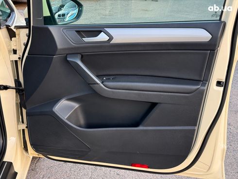 Volkswagen Touran 2018 бежевый - фото 26