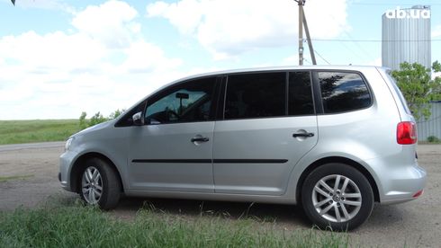 Volkswagen Touran 2011 - фото 3