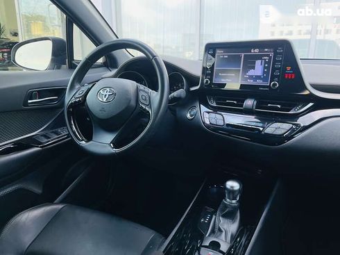 Toyota C-HR 2020 - фото 13