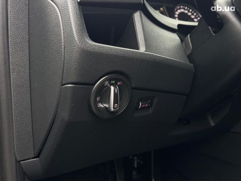 Volkswagen Caravelle 2017 синий - фото 33