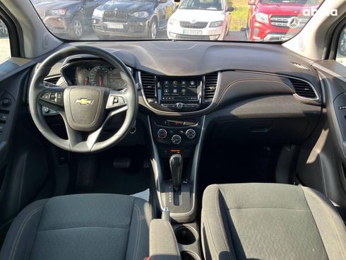 Chevrolet Trax 2018 черный - фото 25