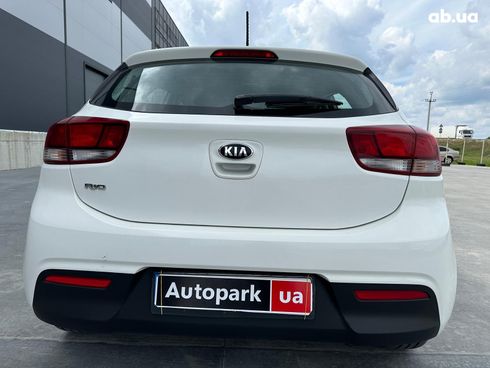 Kia Rio 2017 белый - фото 10