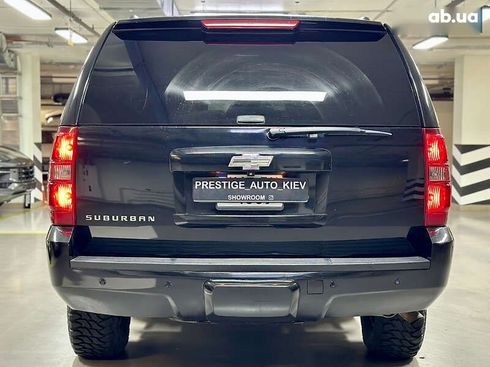 Chevrolet Suburban 2011 - фото 13