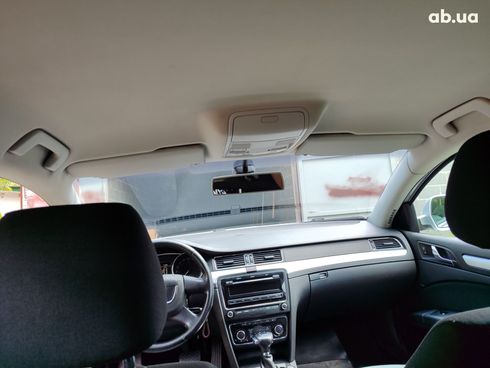 Skoda Superb 2012 серебристый - фото 3