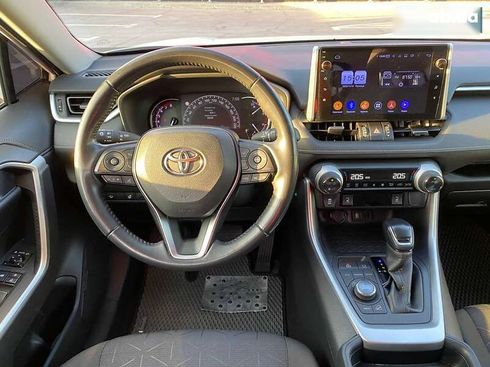 Toyota RAV4 2020 - фото 17