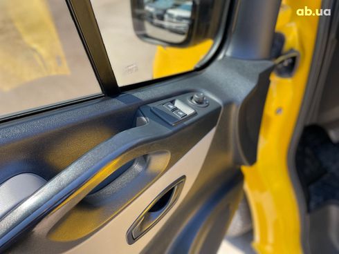 Renault Trafic 2017 желтый - фото 13