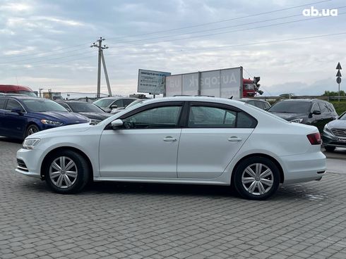 Volkswagen Jetta 2016 белый - фото 36
