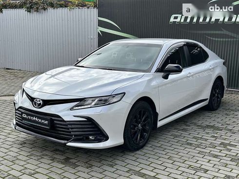 Toyota Camry 2021 - фото 2