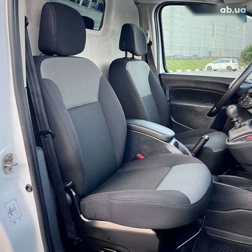 Renault Kangoo 2019 - фото 21