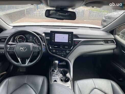 Toyota Camry 2021 - фото 10