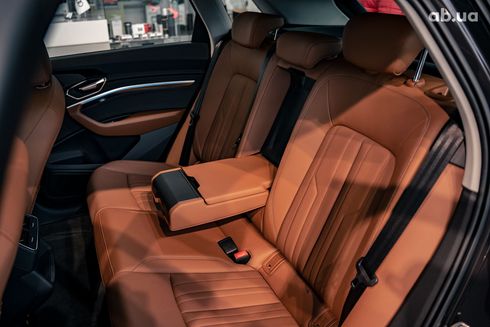 Audi Q8 e-tron 2023 коричневый - фото 15
