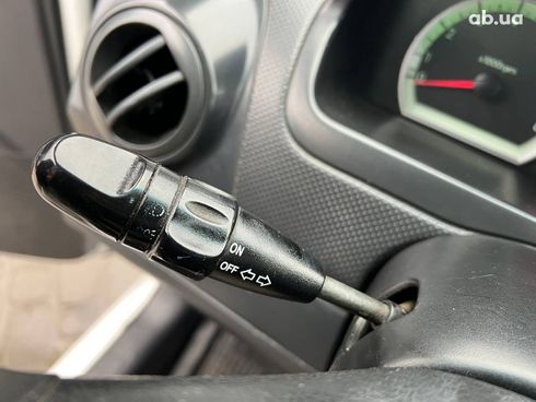 Chevrolet Aveo 2006 белый - фото 21