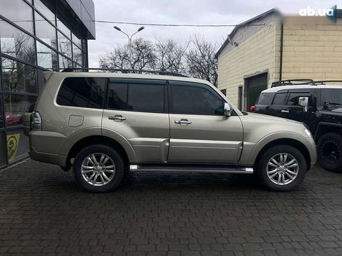 Mitsubishi Pajero Wagon 2012 - фото 8