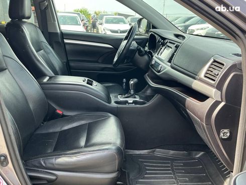 Toyota Highlander 2016 серый - фото 36