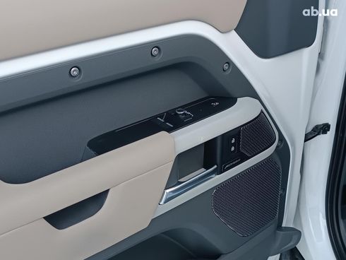 Land Rover Defender 2021 белый - фото 18