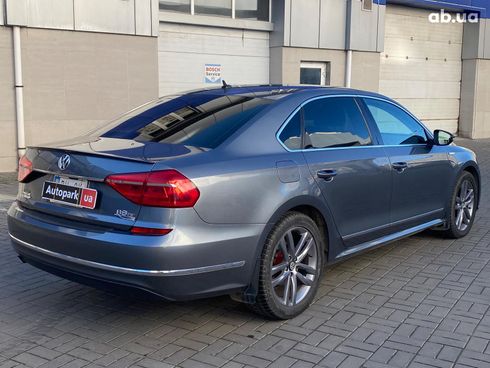 Volkswagen Passat 2016 серый - фото 5