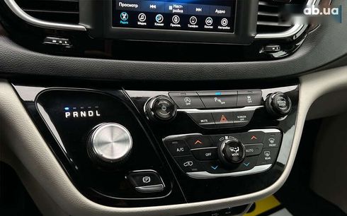 Chrysler Pacifica 2017 - фото 16
