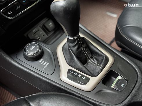 Jeep Cherokee 2015 серый - фото 21