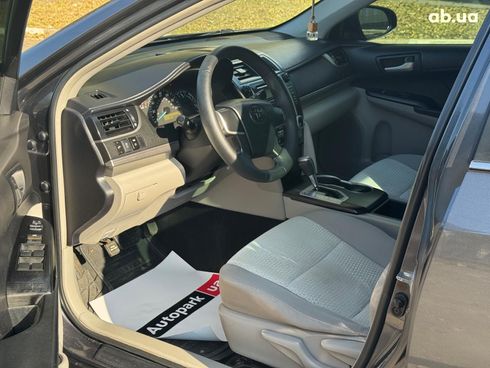 Toyota Camry 2012 серый - фото 9