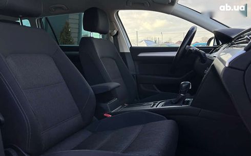 Volkswagen Passat 2017 - фото 24