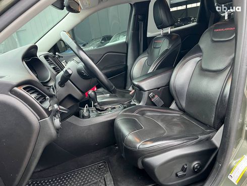 Jeep Cherokee 2018 зеленый - фото 36