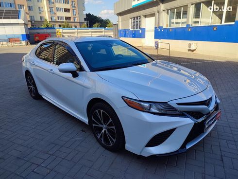 Toyota Camry 2019 белый - фото 8