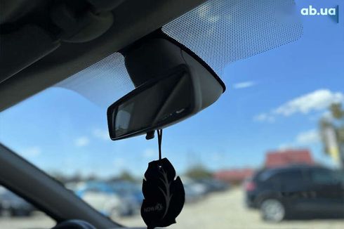 Renault Clio 2008 - фото 23