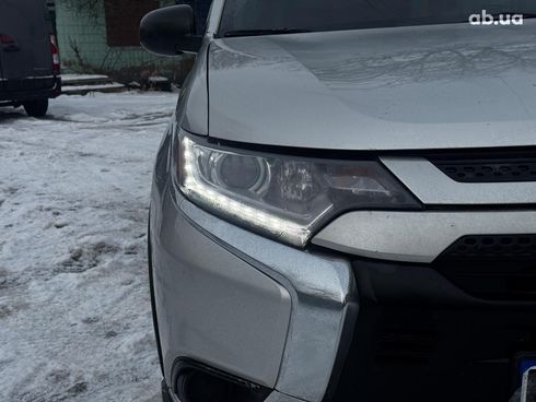 Mitsubishi Outlander 2019 серый - фото 9