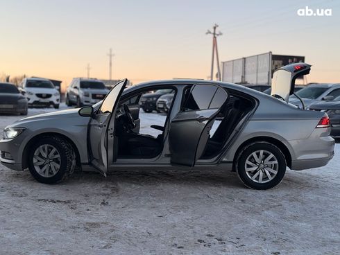 Volkswagen Passat 2016 серый - фото 29