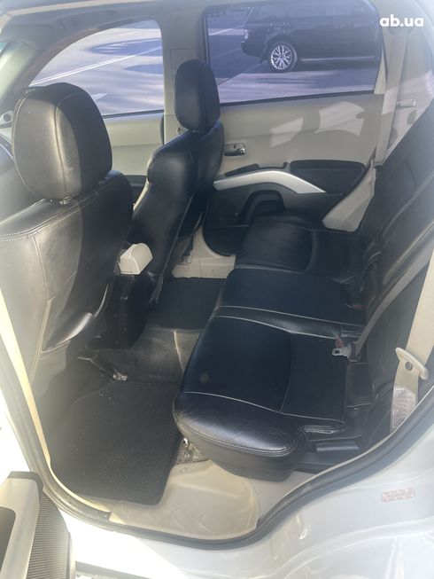 Mitsubishi Outlander XL 2008 белый - фото 3