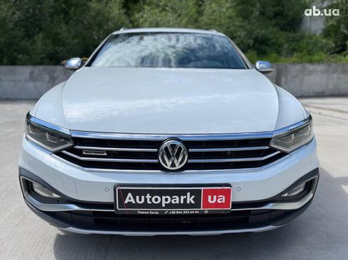 Volkswagen passat alltrack 2019 белый - фото 2