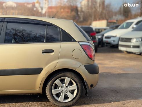 Kia Rio 2008 бежевый - фото 9