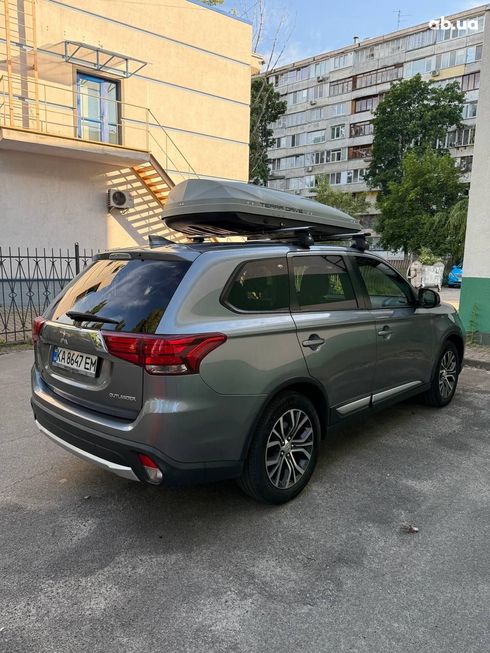 Mitsubishi Outlander 2018 серый - фото 20